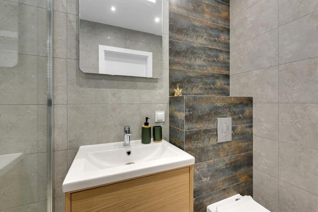 Apartament W Gdyni - Plac Unii By Grand Apartments กดิเนีย ภายนอก รูปภาพ